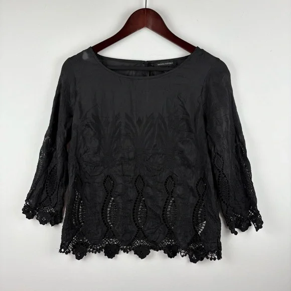 Banana Republic Scalloped Lace Black Blouse Shirt Top Size XS Festive Holiday - Picture 2 of 7